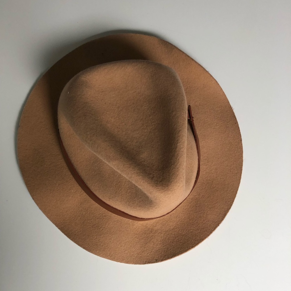 Tan a Wool Hat with Leather Buckle